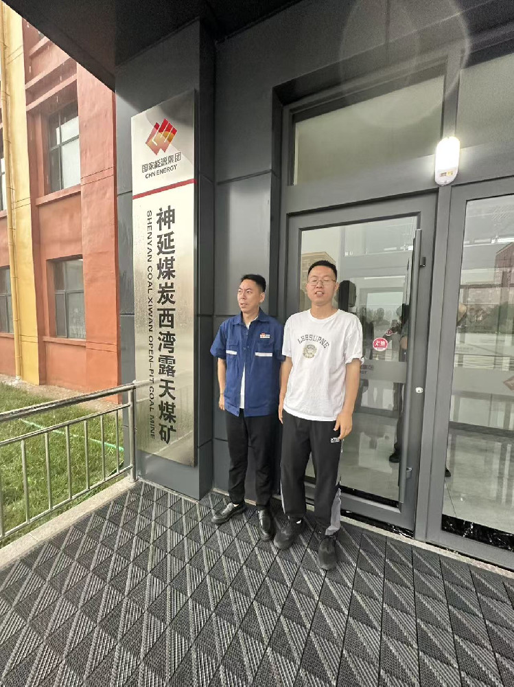 西湾合影.jpg